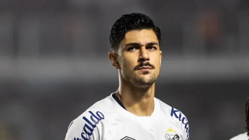 Joao Basso em ação pelo Santos – Foto: Abner Dourado/AGIF