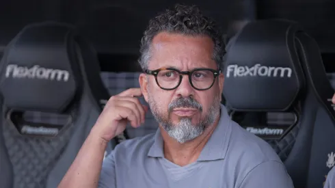 Cléber Xavier expõe situação após derrota para o Botafogo na Vila