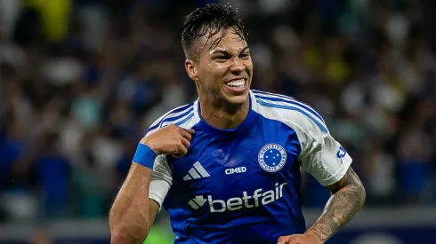 Atacante marcou dois gols – Foto: Fernando Moreno/AGIF.