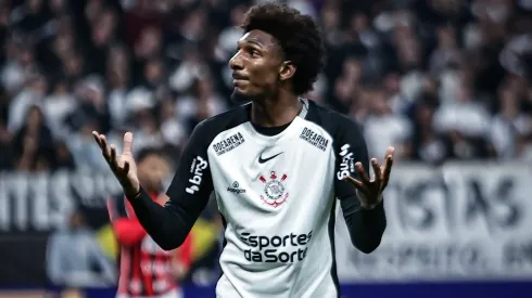 Talles Magno jogador do Corinthians lamenta durante partida contra o Vitoria – Foto: Fabio Giannelli/AGIF