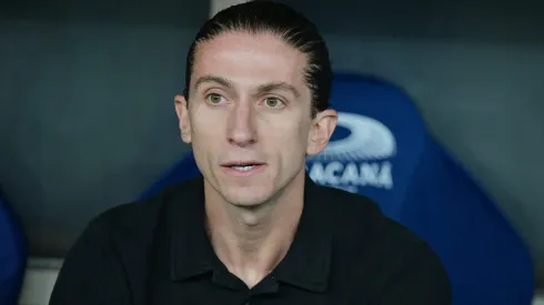 Filipe Luís acompanha equipe do Flamengo – Foto: Thiago Ribeiro/AGIF.