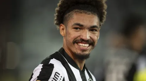 Zagueiro está na Bélgica – Foto: Jorge Rodrigues/AGIF.