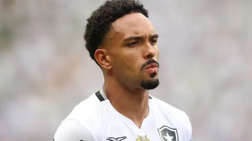 Lateral deu a sua opinião – Foto: Vitor Silva/Botafogo.