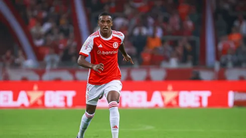 Robert Renan jogador do Internacional durante partida contra o Palmeiras no estadio Beira-Rio pelo campeonato Brasileiro A 2024. Foto: Maxi Franzoi/AGIF