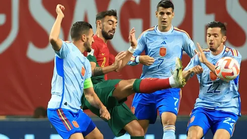 Bruno Fernandes pela Seleção Portuguesa em partida diante da Espanha. Foto: Associated Press / Alamy Stock Photo