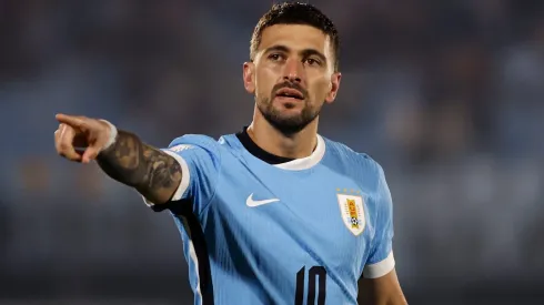 Arrascaeta marca belo gol, mas ainda é criticado em vitória do Uruguai sobre a Venezuela.