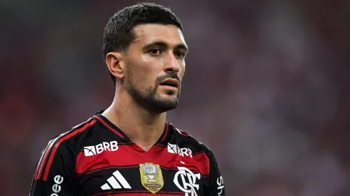 RJ – RIO DE JANEIRO – 01/06/2025 – BRASILEIRO A 2025, FLAMENGO X FORTALEZA – Arrascaeta jogador do Flamengo durante partida contra o Fortaleza no estadio Maracana pelo campeonato Brasileiro A 2025. Foto: Thiago Ribeiro/AGIF