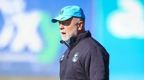 Mano Menezes em treino no CT Luiz Carvalho