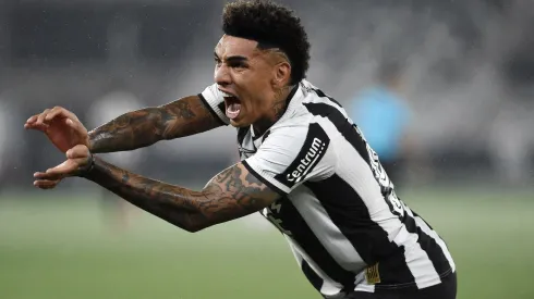 Igor Jesus comemora gol marcado pelo Botafogo. Foto: A.PAES / Alamy Stock Photo