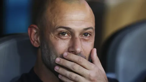 Mascherano lamentando lance durante os 90 minutos.