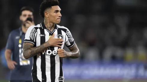 RJ – RIO DE JANEIRO – 04/06/2025 – BRASILEIRO A 2025, BOTAFOGO X CEARA – Igor Jesus jogador do Botafogo apos partida contra o Ceara no estadio Engenhao pelo campeonato Brasileiro A 2025. Foto: Jorge Rodrigues/AGIF