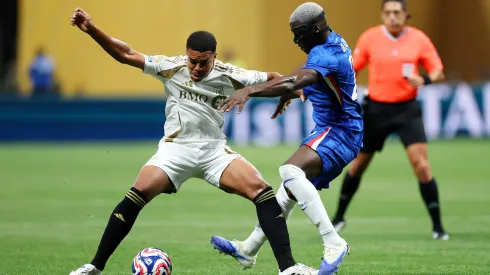 ATLANTA, GEORGIA – JUNE 16: Igor Jesus #6 of LAFC is challenged by Moises Caicedo #25 of Chelsea FC during the FIFA Club World Cup 2025 group D match between Chelsea FC and Los Angeles Football Club at Mercedes-Benz Stadium on June 16, 2025 in Atlanta, Georgia. (Photo by Kevin C. Cox/Getty Images)