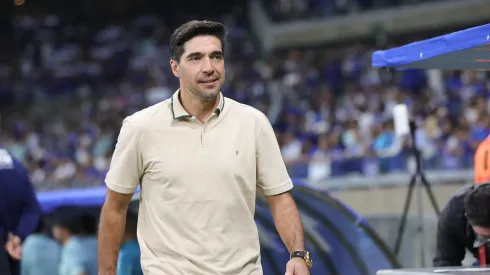 Abel Ferreira técnico do Palmeiras durante partida contra o Cruzeiro no estadio Mineirao pelo campeonato Brasileiro A 2025. Foto: Gilson Lobo/AGIF