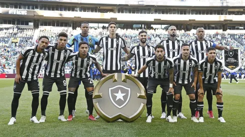 Jogadores do Botafogo perfilados antes da estreia válida pelo Mundial. Foto: Vítor Silva/Botafogo.