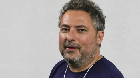 Diretor monitora o mercado – Foto: Gilson Lobo/AGIF.