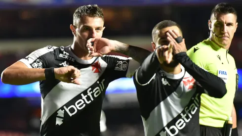 Vegetti jogador do Vasco comemora seu gol durante partida contra o São Paulo no estádio Morumbi pelo campeonato Brasileiro A 2025