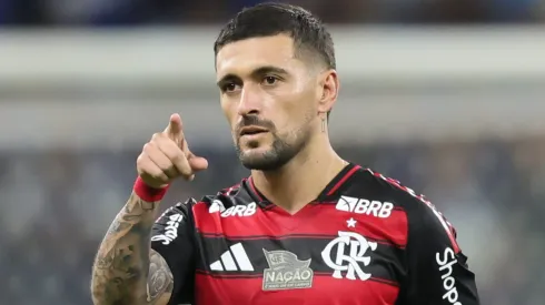 Arrascaeta levanta olhares atentos do técnico Filipe Luís