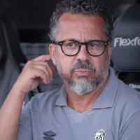 Cléber Xavier não aprova retorno e Santos busca interessados para negociar Vinicius Zanocelo