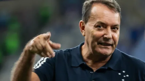 Pedrinho BH monitora o mercado – Foto: Fernando Moreno/AGIF.