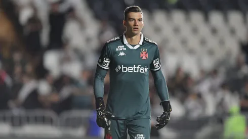 RJ – RIO DE JANEIRO – 31/05/2025 – BRASILEIRO A 2025, VASCO X BRAGANTINO – Leo Jardim goleiro do Vasco durante partida contra o Bragantino no estadio Sao Januario pelo campeonato Brasileiro A 2025. Foto: Thiago Ribeiro/AGIF