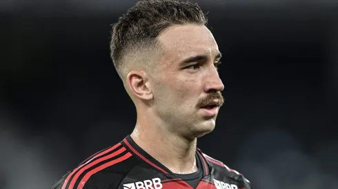 Léo Ortiz acabou sendo reserva na vitória do Flamengo de virada sobre o Chelsea.