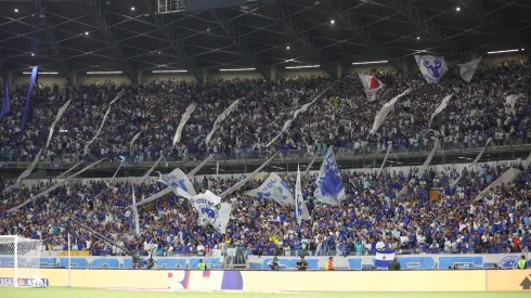 Torcida do Cruzeiro fazendo a festa no Mineirão. Foto: Gilson Lobo/AGIF.