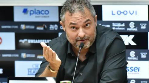 SP – SANTOS – 25/06/2025 – SANTOS, APRESENTACAO – Coletiva de imprensa do novo Diretor Executivo de Futebol do Santos FC, Alexandre Mattos. Foto: Jota Erre/AGIF