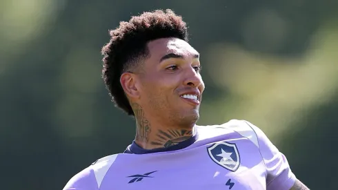 Igor Jesus durante treino do Glorioso na Filadélfia