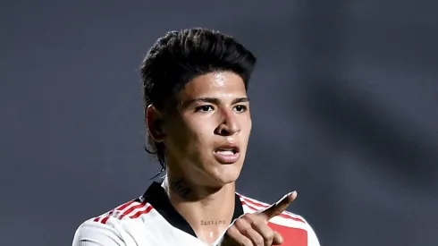 Jorge Carrascal durante partida pelo River Plate.