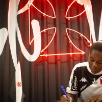 Gabi Rocha assina contrato profissional com o Vasco e celebra nova fase