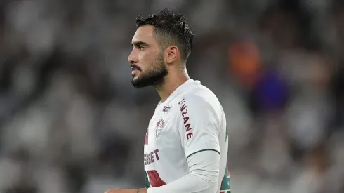 Freytes, jogador do Fluminense, durante partida contra o Botafogo, pelo Brasileirão Betano. Foto: Thiago Ribeiro/AGIF.