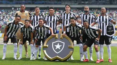 PHILADELPHIA, PENNSYLVANIA – JUNE 28: Players of Botafogo pose for a team photograph prior to the FIFA Club World Cup 2025 round of 16 match between SE Palmeiras and Botafogo FR at Lincoln Financial Field on June 28, 2025 in Philadelphia, Pennsylvania. (Photo by Francois Nel/Getty Images)
