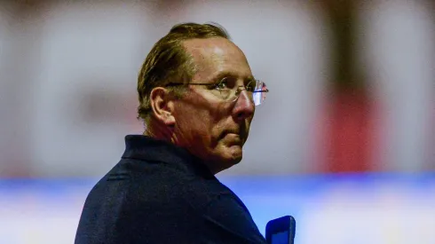 BA – SALVADOR – 11/07/2024 – BRASILEIRO A 2024, VITORIA X BOTAFOGO – John Textor dono da SAF do Botafogo antes da partida contra o Vitoria no estadio Barradao pelo campeonato Brasileiro A 2024.