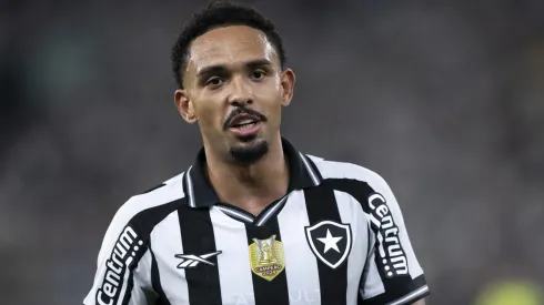 Lateral deu a sua opinião – Foto: Jorge Rodrigues/AGIF.