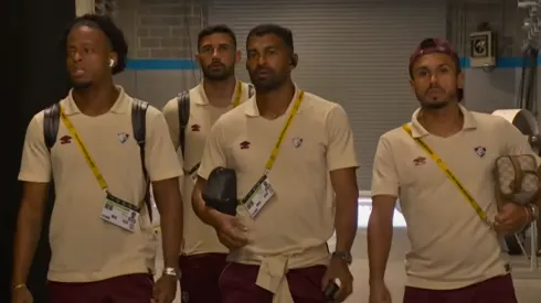 Jogadores do Fluminense chegaram ao estádio. Foto: Reprodução/Cazé TV.