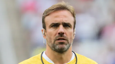 Roger Flores atua como comentarista do Grupo Globo.