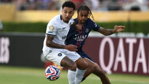 PASADENA, CALIFORNIA – JUNE 19: Gregore #26 of Botafogo is challenged by Bradley Barcola #29 of Paris Saint-Germain during the FIFA Club World Cup 2025 group B match between Paris Saint-Germain FC and Botafogo FR at Rose Bowl Stadium on June 19, 2025 in Pasadena, California. (Photo by Stu Forster/Getty Images)