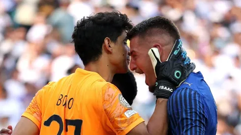 Milinkovic-Savic e Bono, jogadores do Al-Hilal – Foto: Dan Mullan/Getty Images