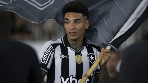Igor Jesus se despediu do Botafogo como ídolo da torcida