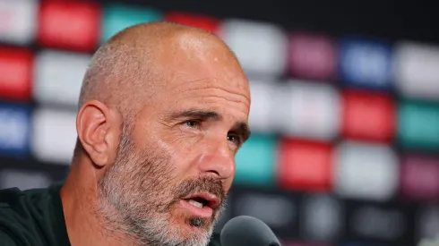 Enzo Maresca em coletiva no Mundial – Foto: Photo by Alex Grimm/Getty Images