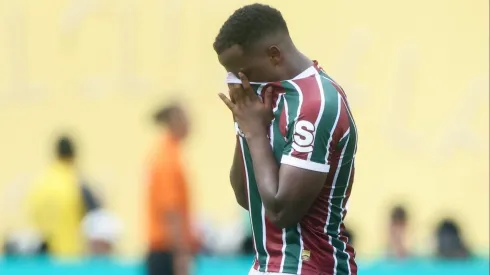 Jhon Arias emocionado após eliminação do Fluminense diante do Chelsea – (Photo by Alex Grimm/Getty Images)