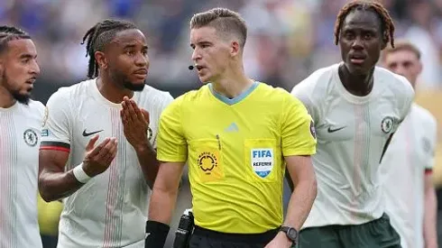 François Letexier anulou pênalti contra o Chelsea. Foto: Luke Hales