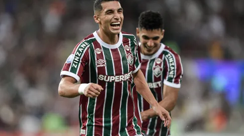 Serna, jogador do Fluminense, comemora seu gol durante partida contra o Once Caldas no estadio Maracana pelo campeonato Copa Sul-americana 2025. Foto: Thiago Ribeiro/AGIF