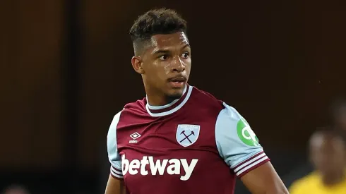 Luis Guilherme atuando pelo West Ham. (Photo by David Rogers/Getty Images)