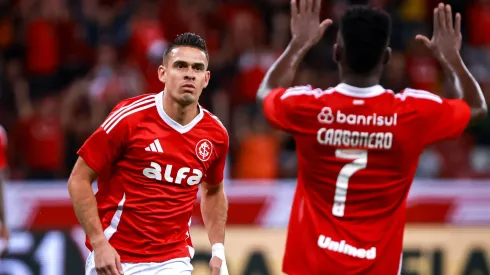 Rafael Borré jogador do Internacional comemora seu gol – Foto: Maxi Franzoi/AGIF