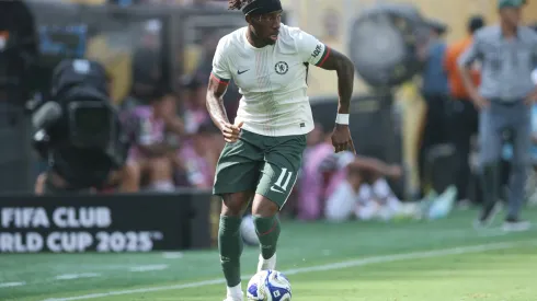 EAST RUTHERFORD, NEW JERSEY – JULY 08: Noni Madueke #11 of Chelsea FC controls the ball during the FIFA Club World Cup 2025 semi-final match between Fluminense FC and Chelsea FC at MetLife Stadium on July 08, 2025 in East Rutherford, New Jersey. (Photo by Alex Grimm/Getty Images)