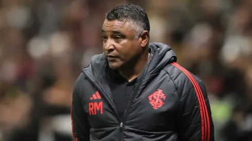 MG – BELO HORIZONTE – 12/06/2025 – BRASILEIRO A 2025, ATLETICO-MG X INTERNACIONAL – Roger Machado tecnico do Internacional durante partida contra o Atletico-MG no estadio Arena MRV pelo campeonato Brasileiro A 2025. Foto: Gilson Lobo/AGIF