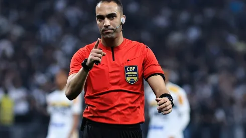 SP – SAO PAULO – 21/05/2025 – COPA DO BRASIL 2025, CORINTHIANS X NOVORIZONTINO – O arbitro Davi de Oliveira Lacerda<br />
(ES) durante partida entre Corinthians e Novorizontino no estadio Arena Corinthians pelo campeonato Copa Do Brasil 2025. Foto: Fabio Giannelli/AGIF