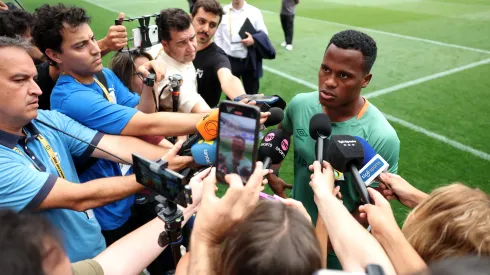 EAST RUTHERFORD, NEW JERSEY – JULY 07: Jhon Arias #21 of Fluminense FC speaks to the media during a Fluminense FC Training Session ahead of their FIFA Club World Cup 2025 Semi-Final match between Fluminense FC and Chelsea FC at MetLife Stadium on July 07, 2025 in East Rutherford, New Jersey. (Photo by Dan Mullan/Getty Images)