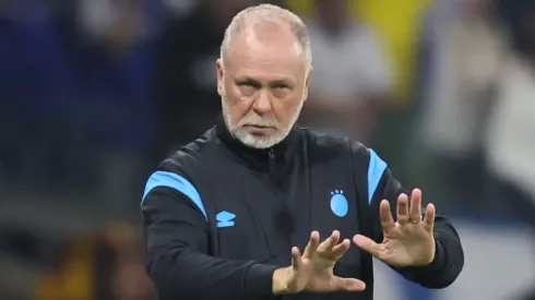 Grêmio de Mano Menezes foi totalmente dominado pelo Cruzeiro